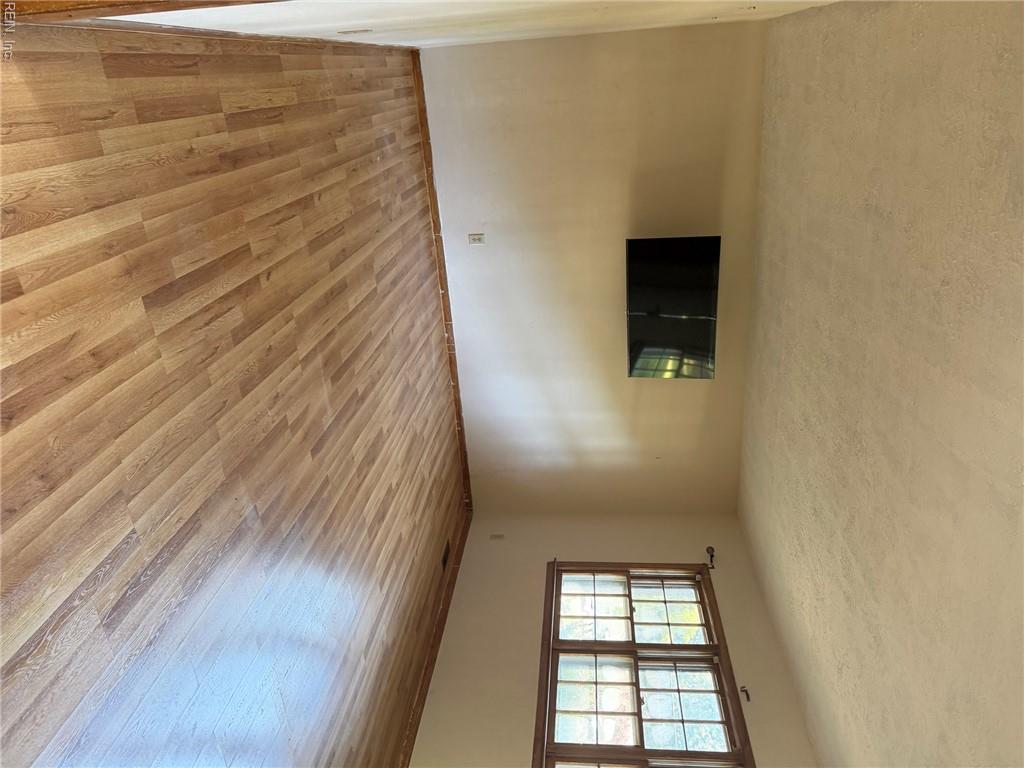 2703 Woodford Ave Property Photo 2