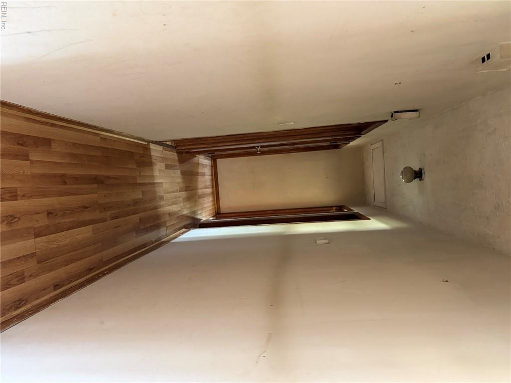 2703 Woodford Ave Property Photo 3