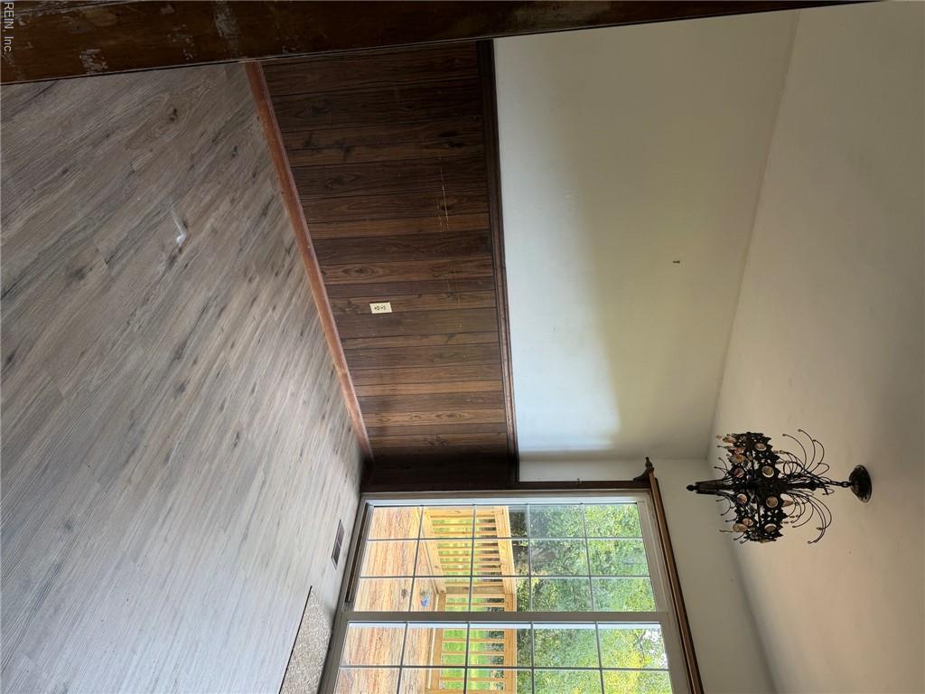 2703 Woodford Ave Property Photo 4