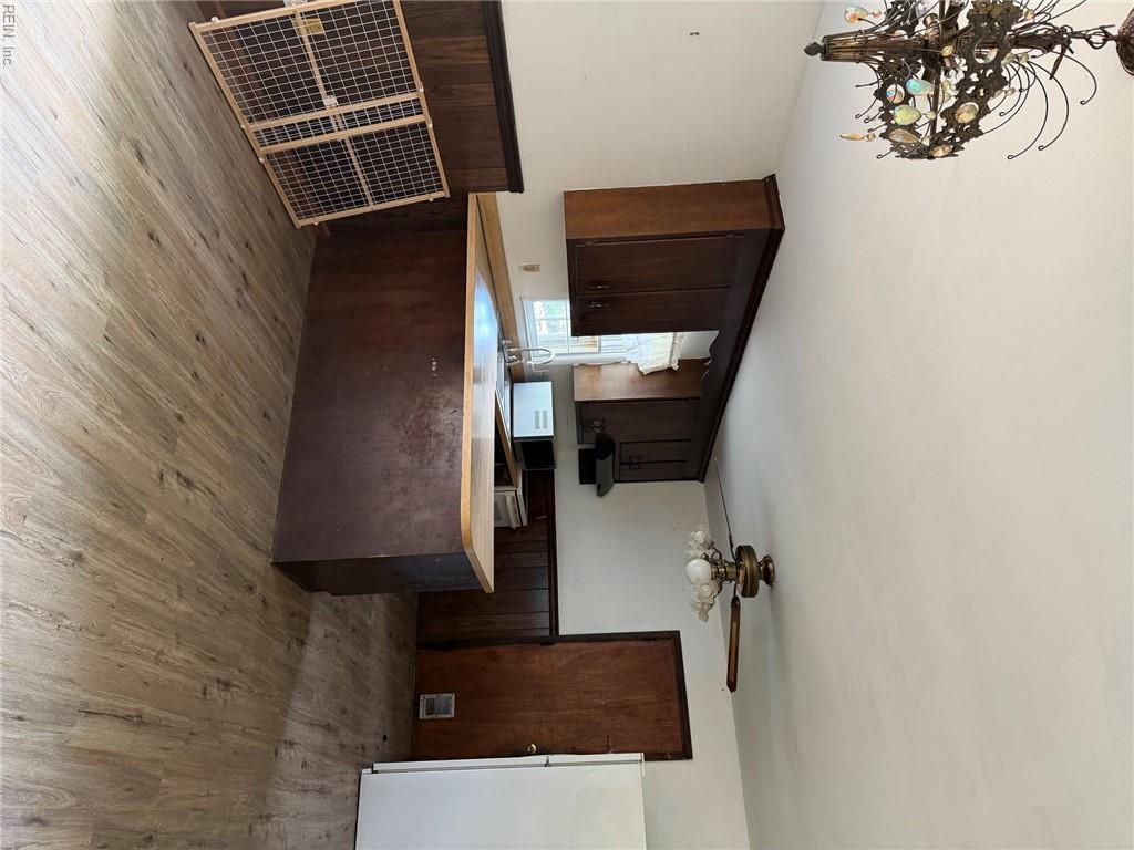 2703 Woodford Ave Property Photo 7