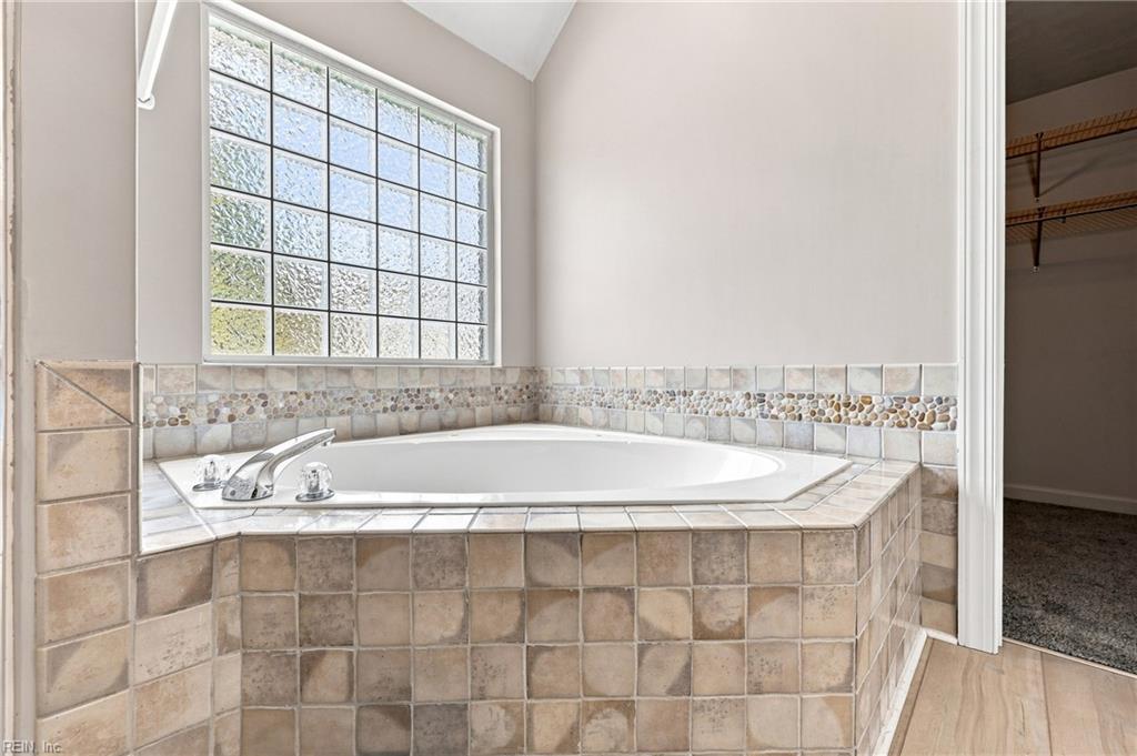 1052 Stockleybridge Dr Property Photo 37