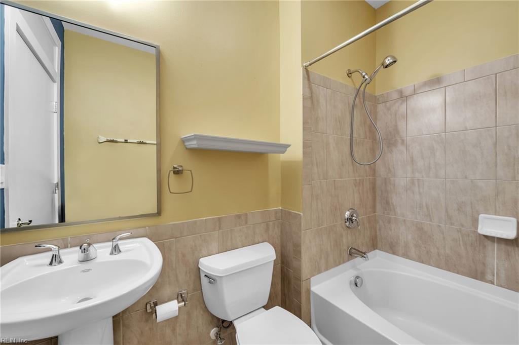415 Saint Pauls Blvd Property Photo 33