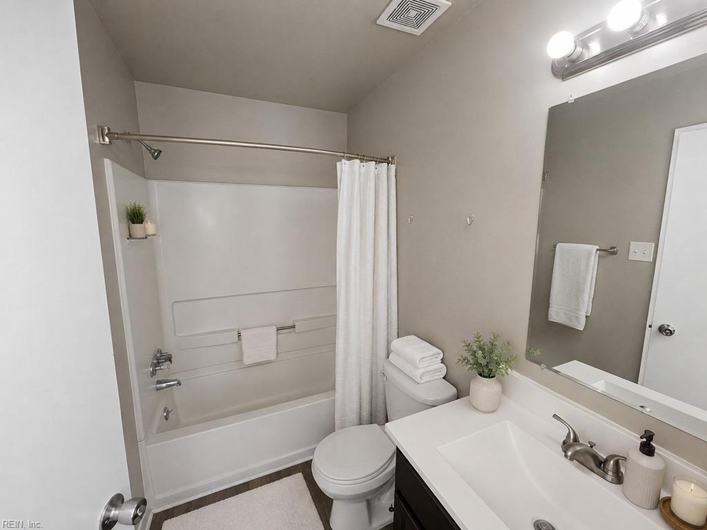 1684 Guthrie St Property Photo 10