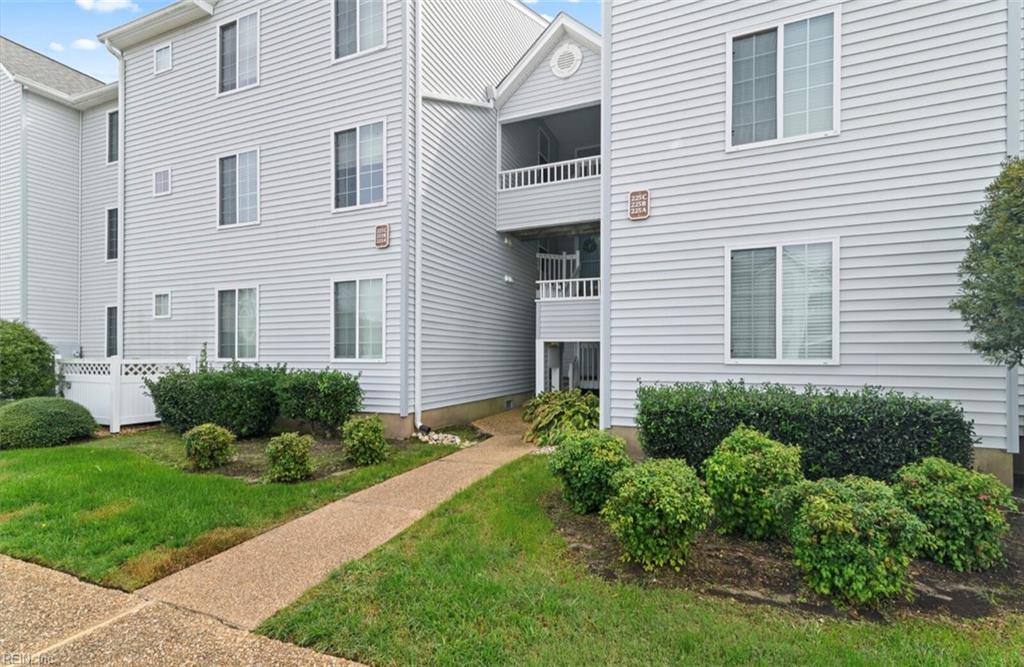 223 Island Cove Ct Property Photo 2