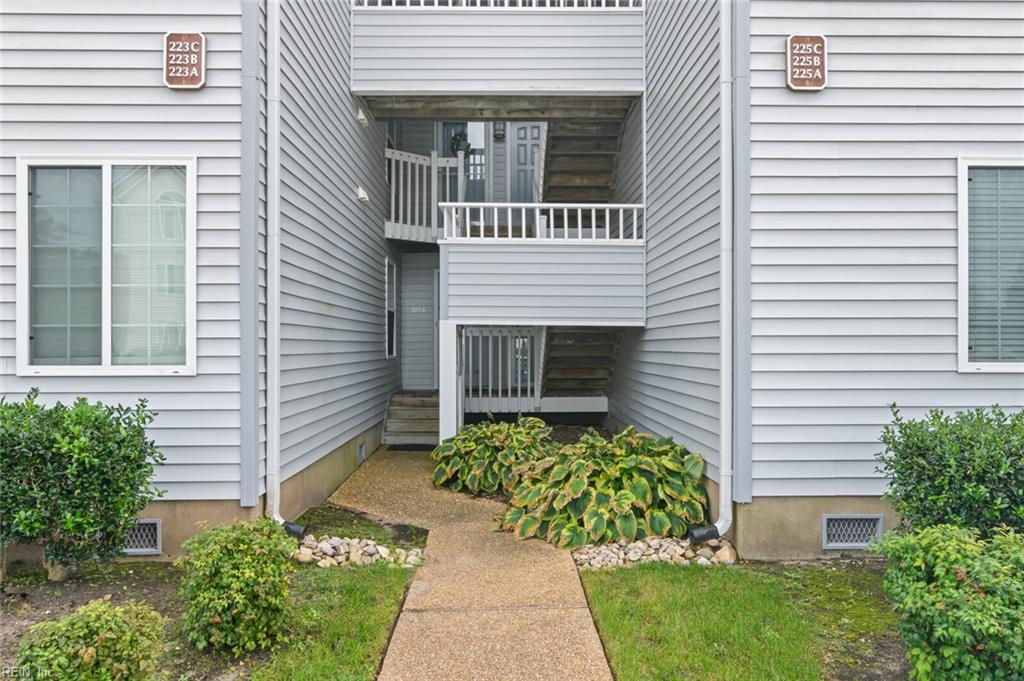 223 Island Cove Ct Property Photo 3