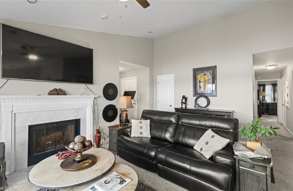 223 Island Cove Ct Property Photo 8