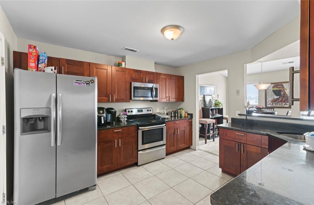 223 Island Cove Ct Property Photo 13