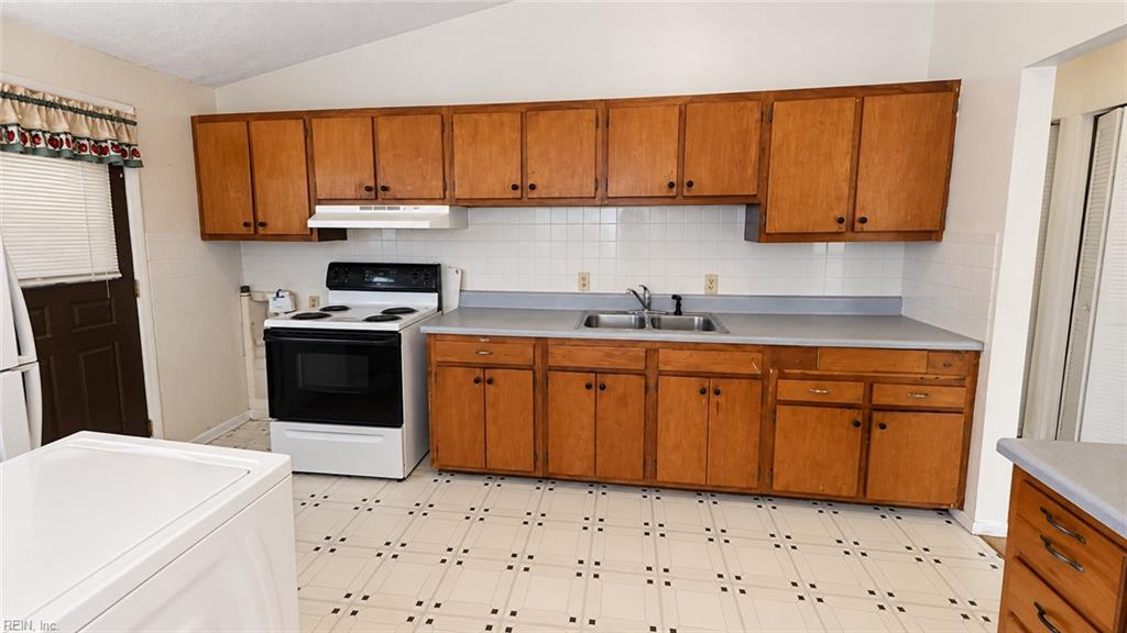 300 Pepper Mill Ct Property Photo 2
