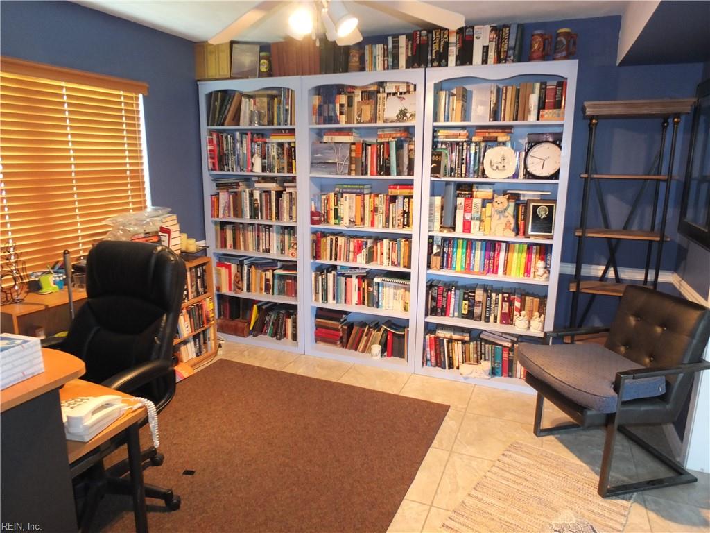 924 Woodhue Ct Property Photo 4