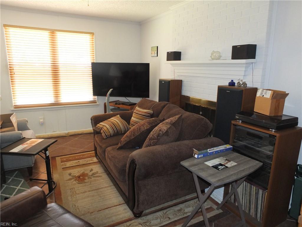 924 Woodhue Ct Property Photo 5