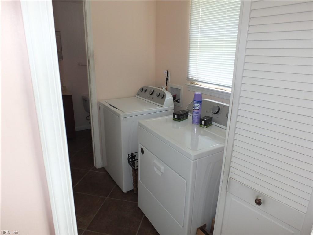 924 Woodhue Ct Property Photo 9