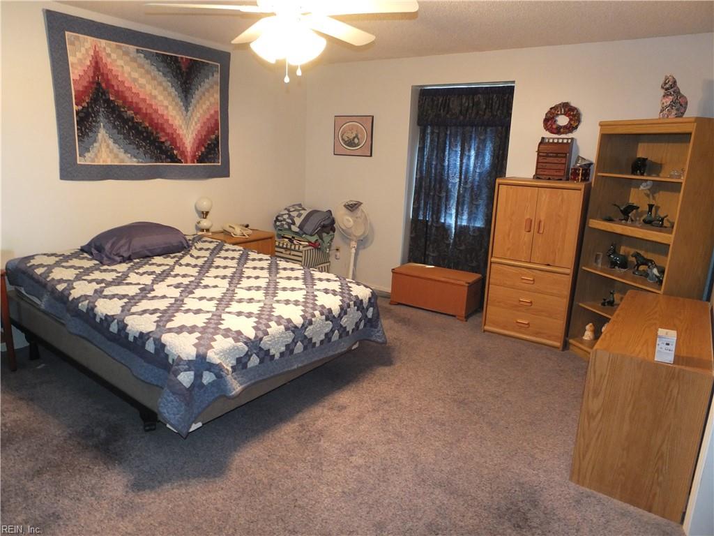 924 Woodhue Ct Property Photo 13