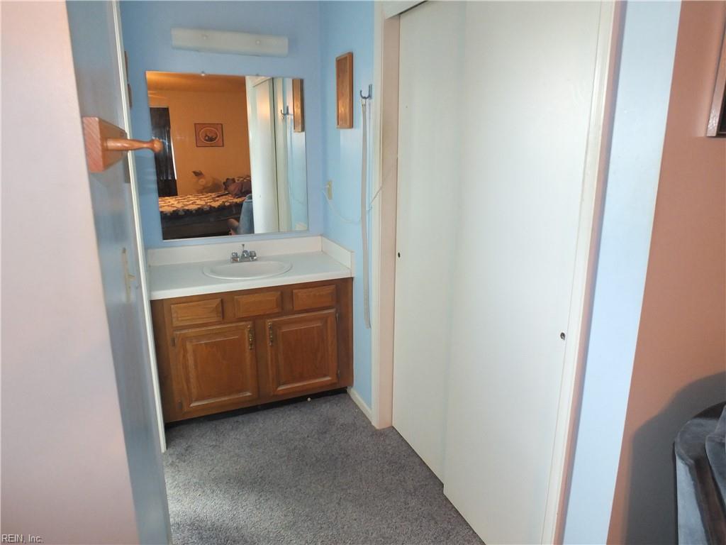 924 Woodhue Ct Property Photo 14