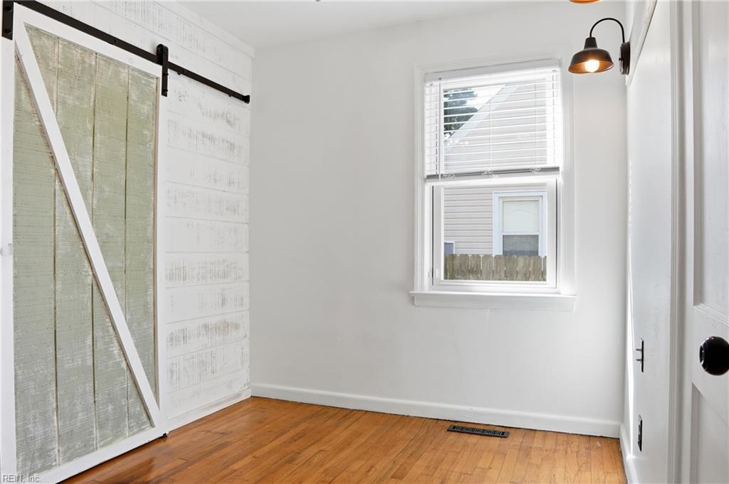 8914 Devon St Property Photo 17