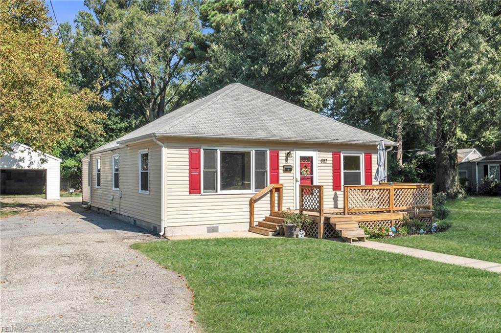 607 Warwickshire Ct Property Photo 7