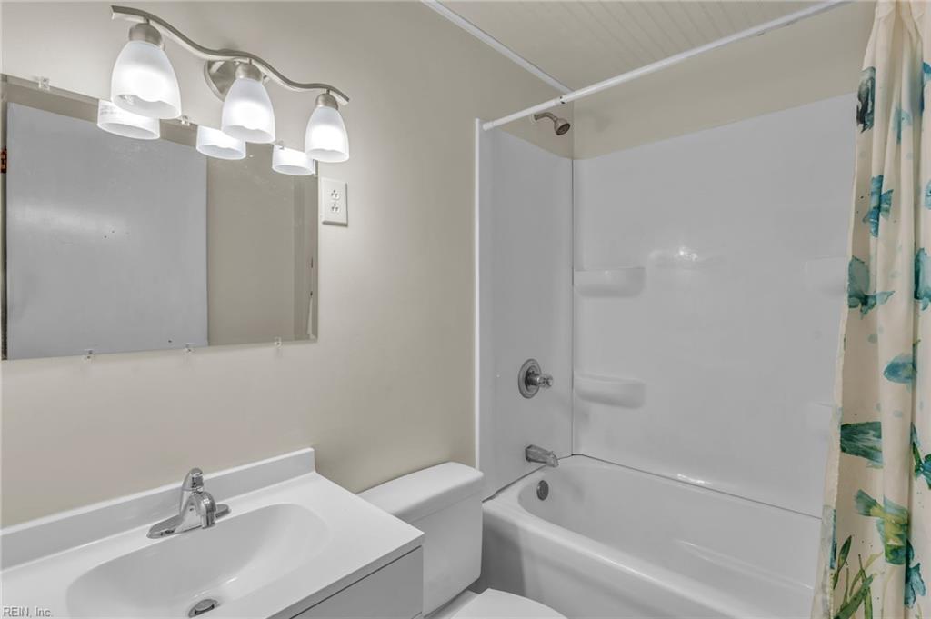 607 Warwickshire Ct Property Photo 13