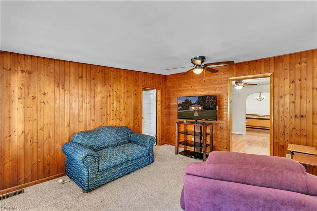 607 Warwickshire Ct Property Photo 16