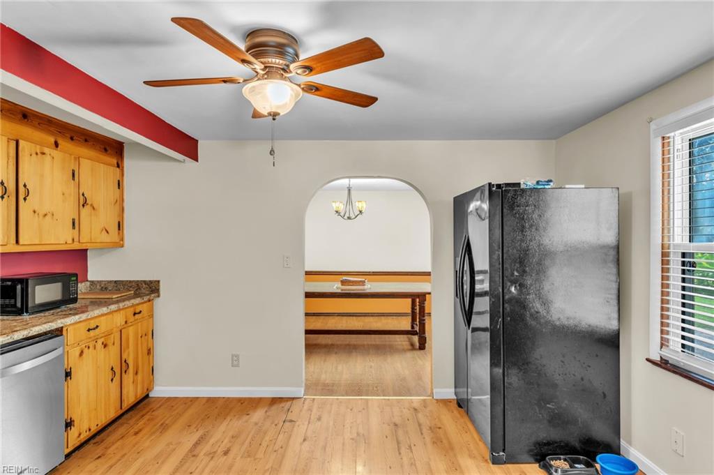 607 Warwickshire Ct Property Photo 18