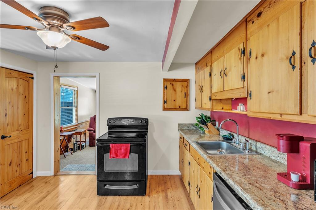 607 Warwickshire Ct Property Photo 19