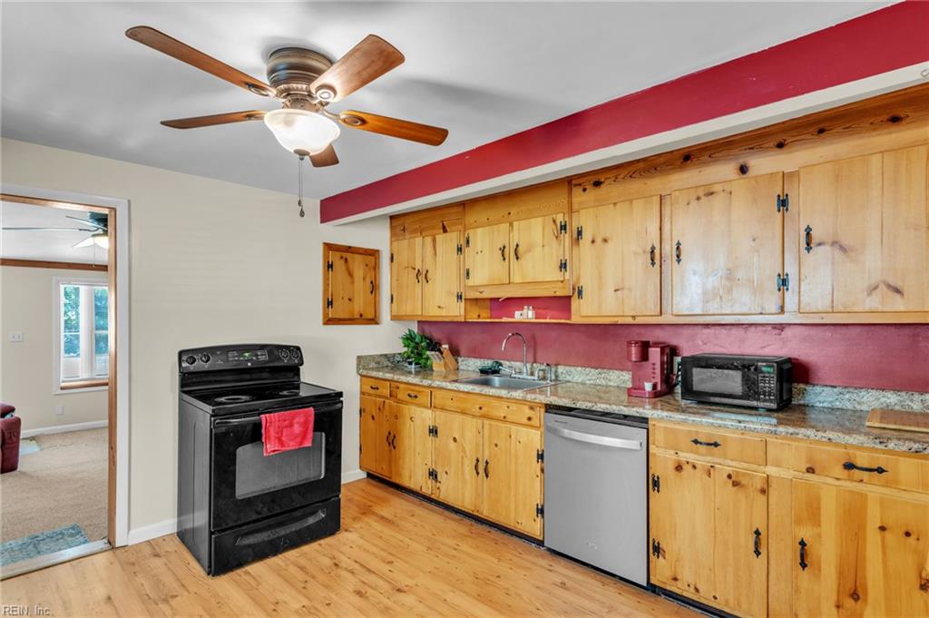 607 Warwickshire Ct Property Photo 20
