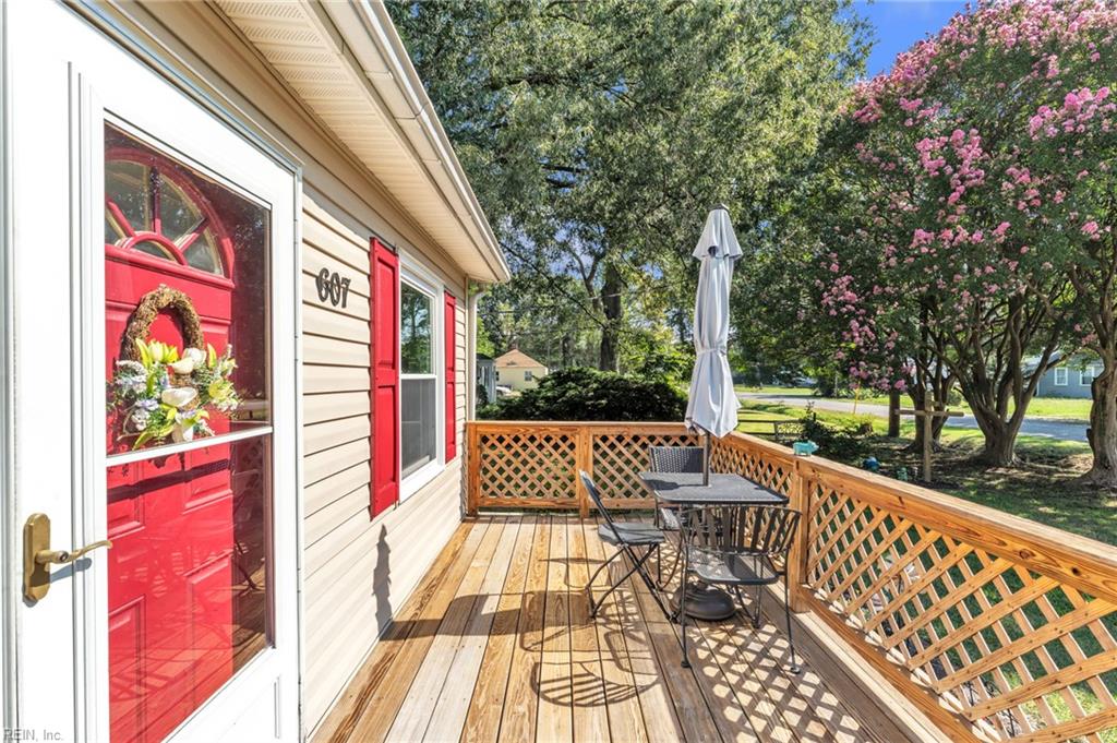 607 Warwickshire Ct Property Photo 28