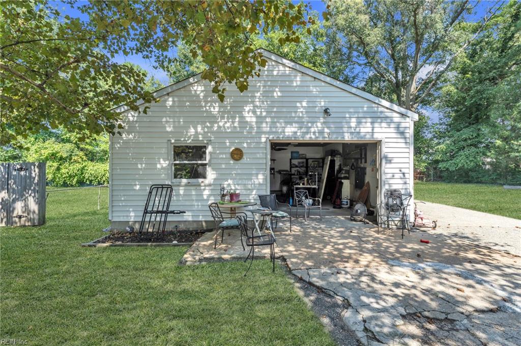 607 Warwickshire Ct Property Photo 30