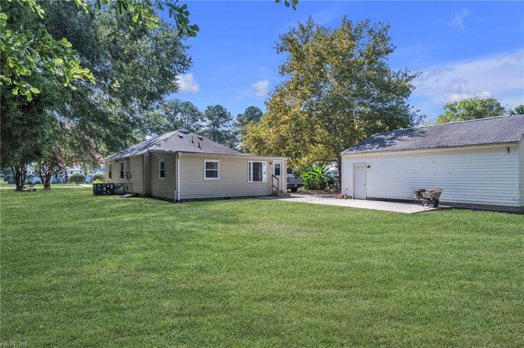 607 Warwickshire Ct Property Photo 31