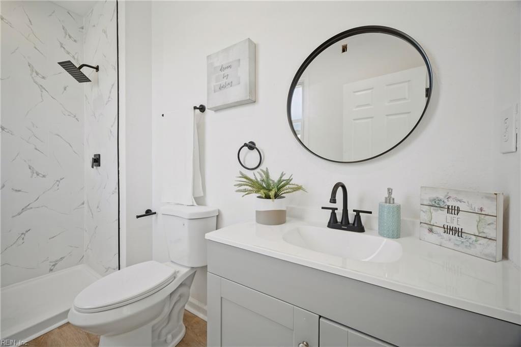 1003 Warfield Dr Property Photo 8