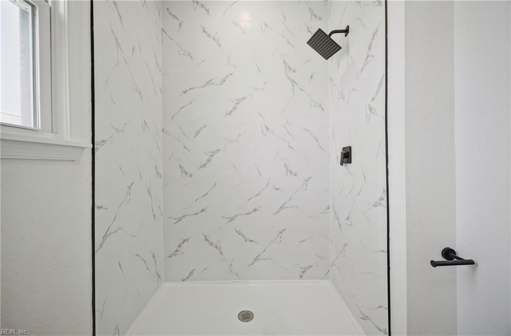 1003 Warfield Dr Property Photo 9