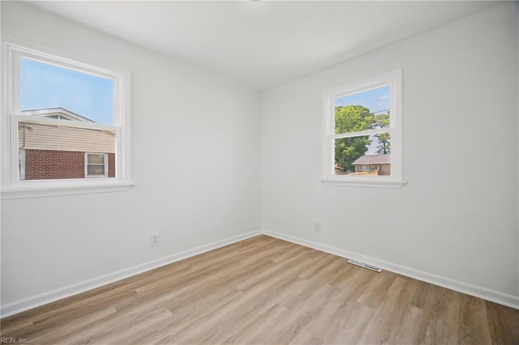 1003 Warfield Dr Property Photo 12