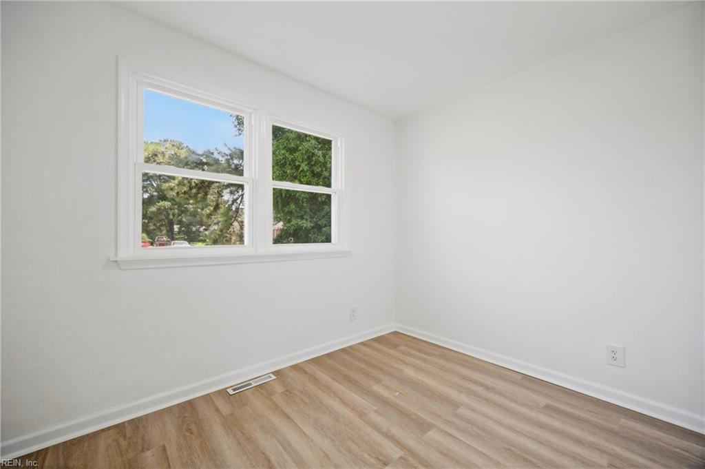 1003 Warfield Dr Property Photo 14