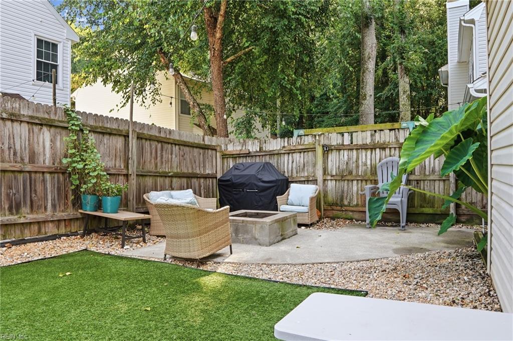 2412 Timber Mist Property Photo 32