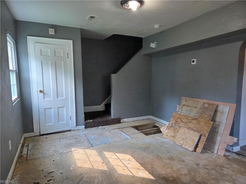 7 Barney Pl Property Photo 8