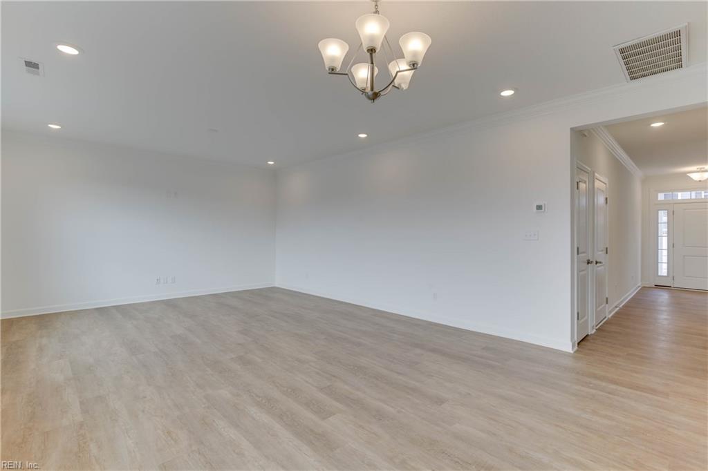 Mm Carter (5 Bed) Property Photo 4