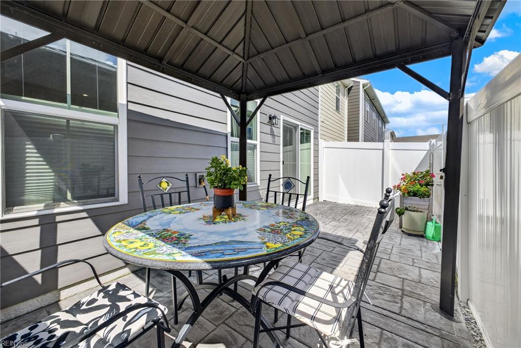 1621 Songbird Ln Property Photo 29