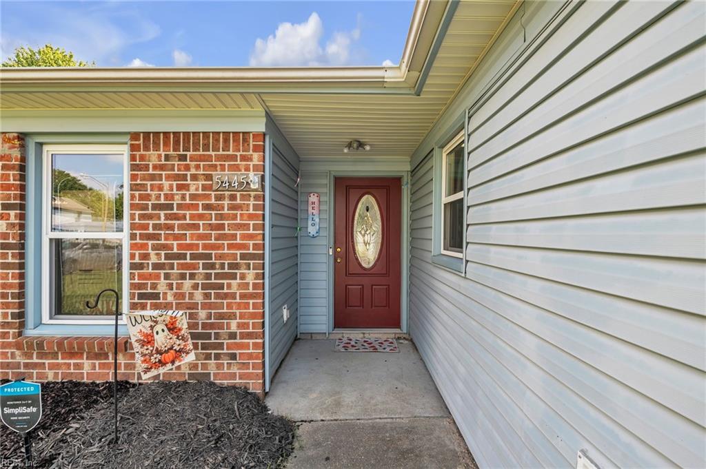 5445 Heatherton Ct Property Photo 4