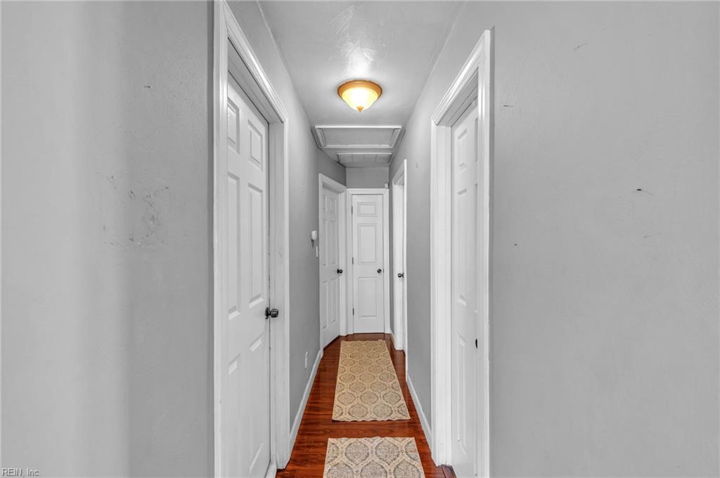 5445 Heatherton Ct Property Photo 14