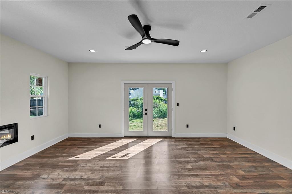 402 Bullock St Property Photo 16