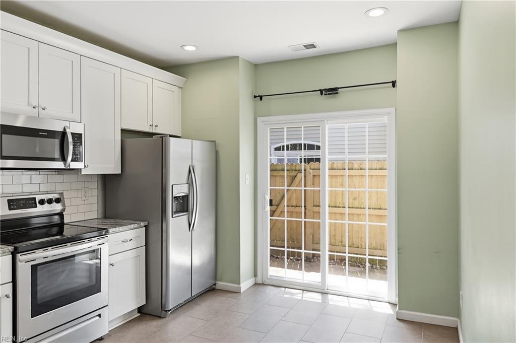 4950 Cypress Point Cir Property Photo 5