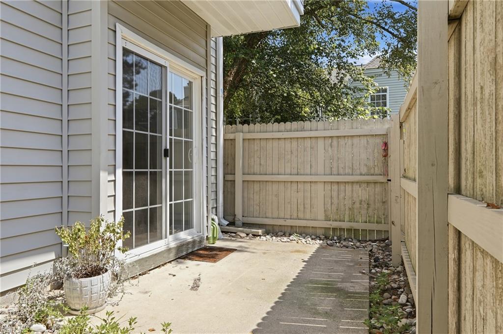 4950 Cypress Point Cir Property Photo 18