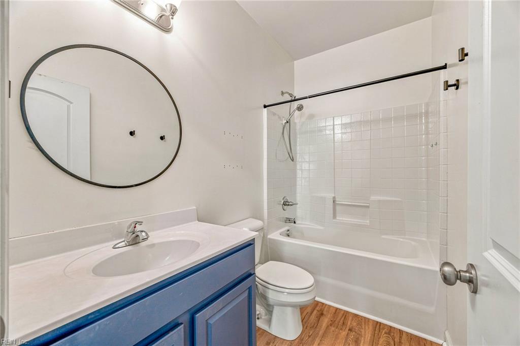 1117 Winsford Ln Property Photo 14