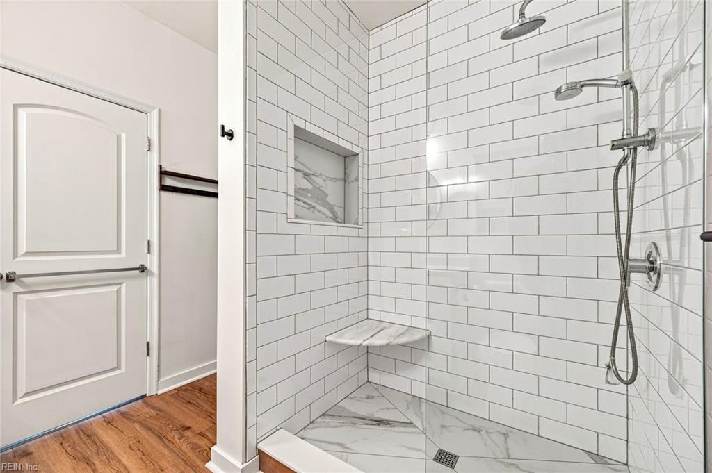 1117 Winsford Ln Property Photo 20