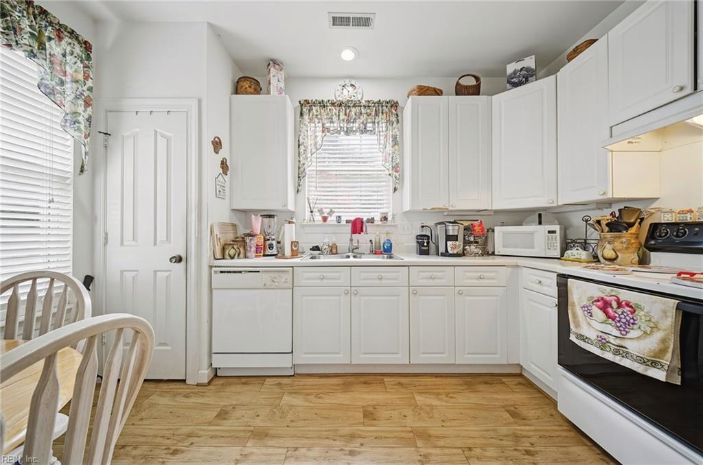 1717 Springs Edge Ct Property Photo 16