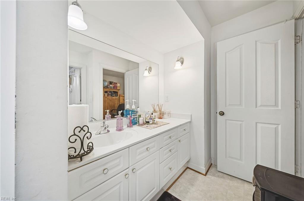 1717 Springs Edge Ct Property Photo 34