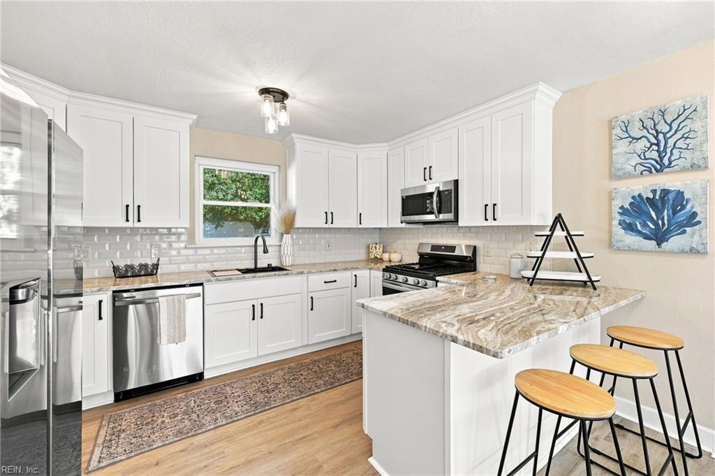 9525 Willow Ter Property Photo 3