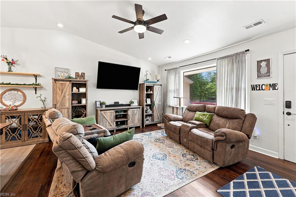 3852 Stumpy Lake Ln Property Photo 4