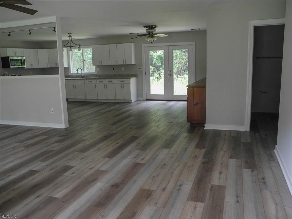 4476 Noahs Ln Property Photo 6