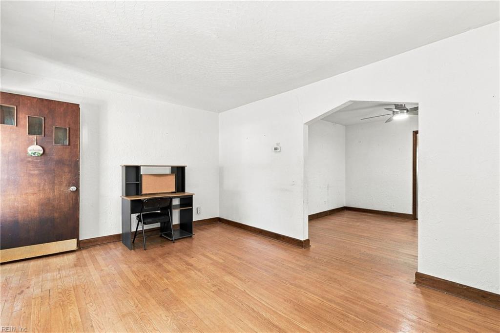 4885 Kennebeck Ave Property Photo 4
