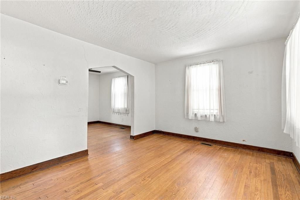 4885 Kennebeck Ave Property Photo 5