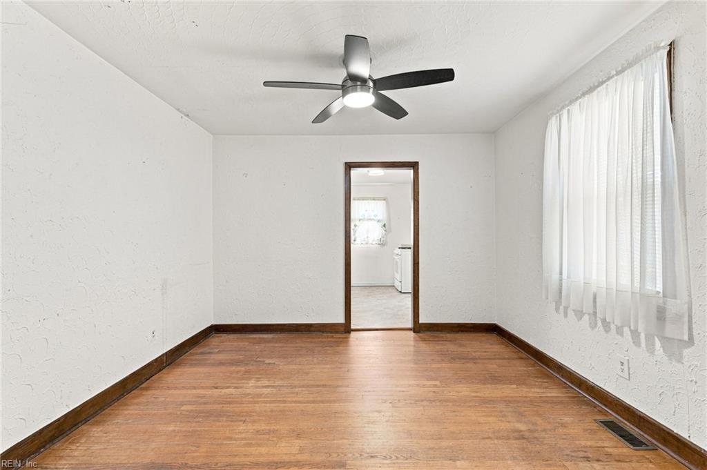 4885 Kennebeck Ave Property Photo 6